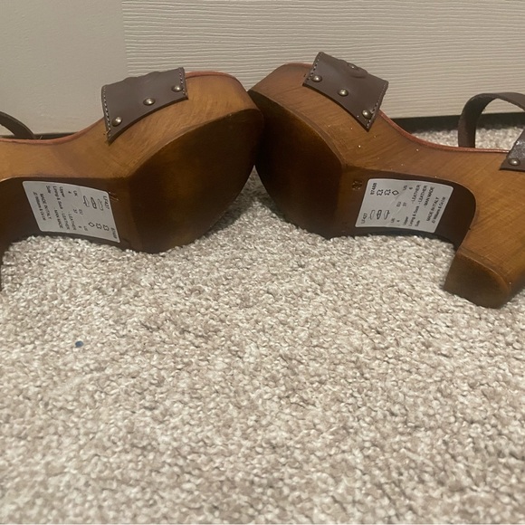 Sole Dive Brown Leather Heel - Picture 4 of 6